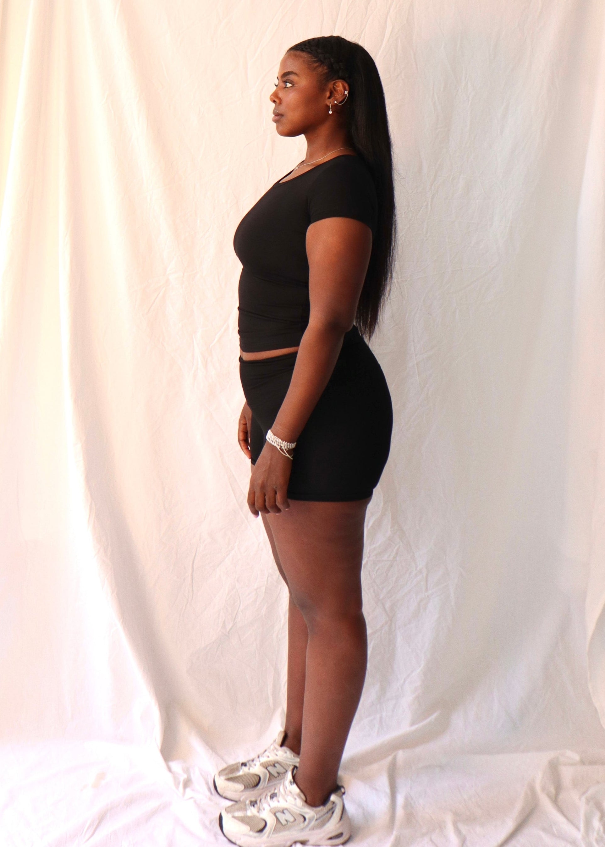 חולצת לולה מחטבת קצרה