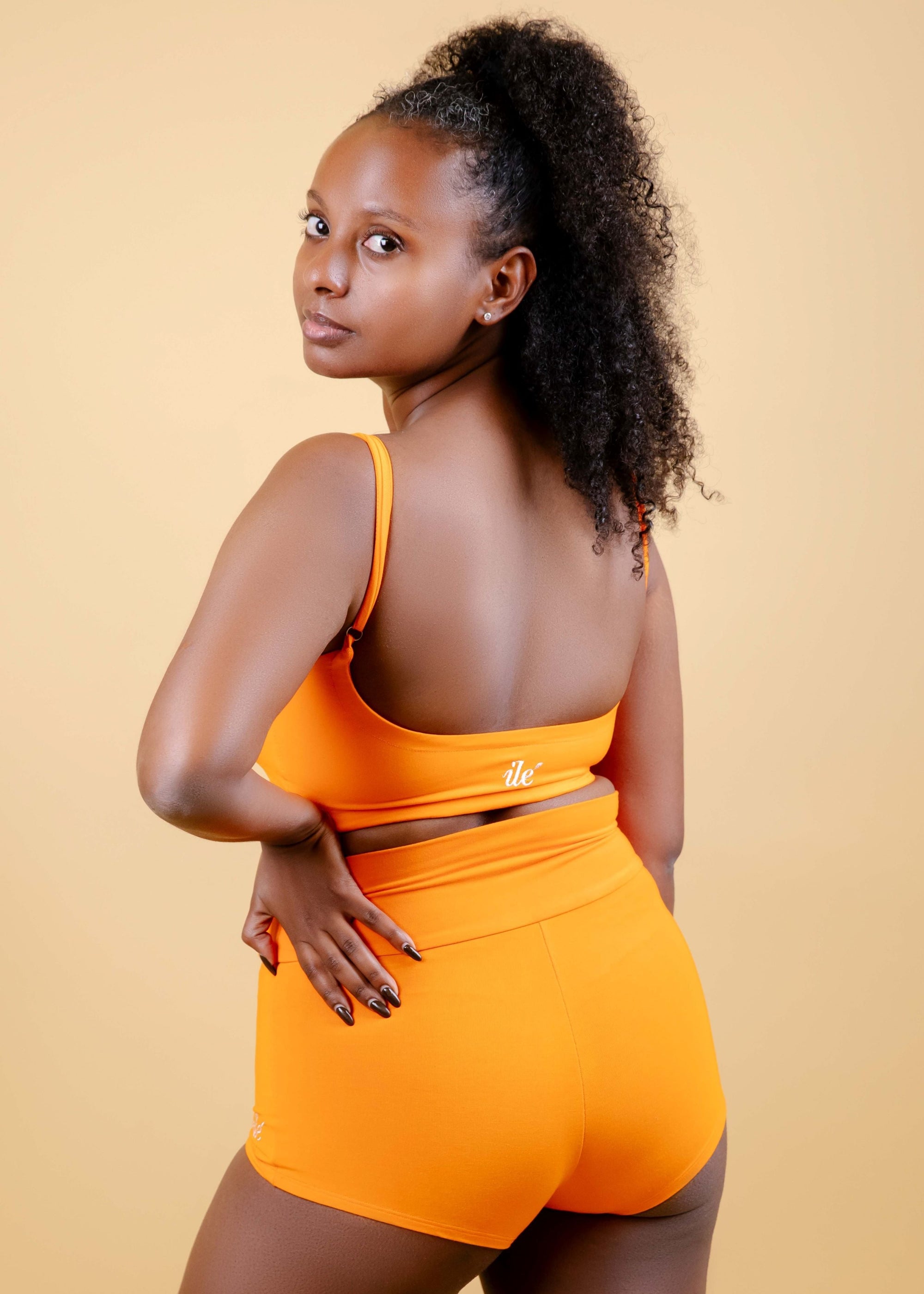 מותג בגדי ספורט